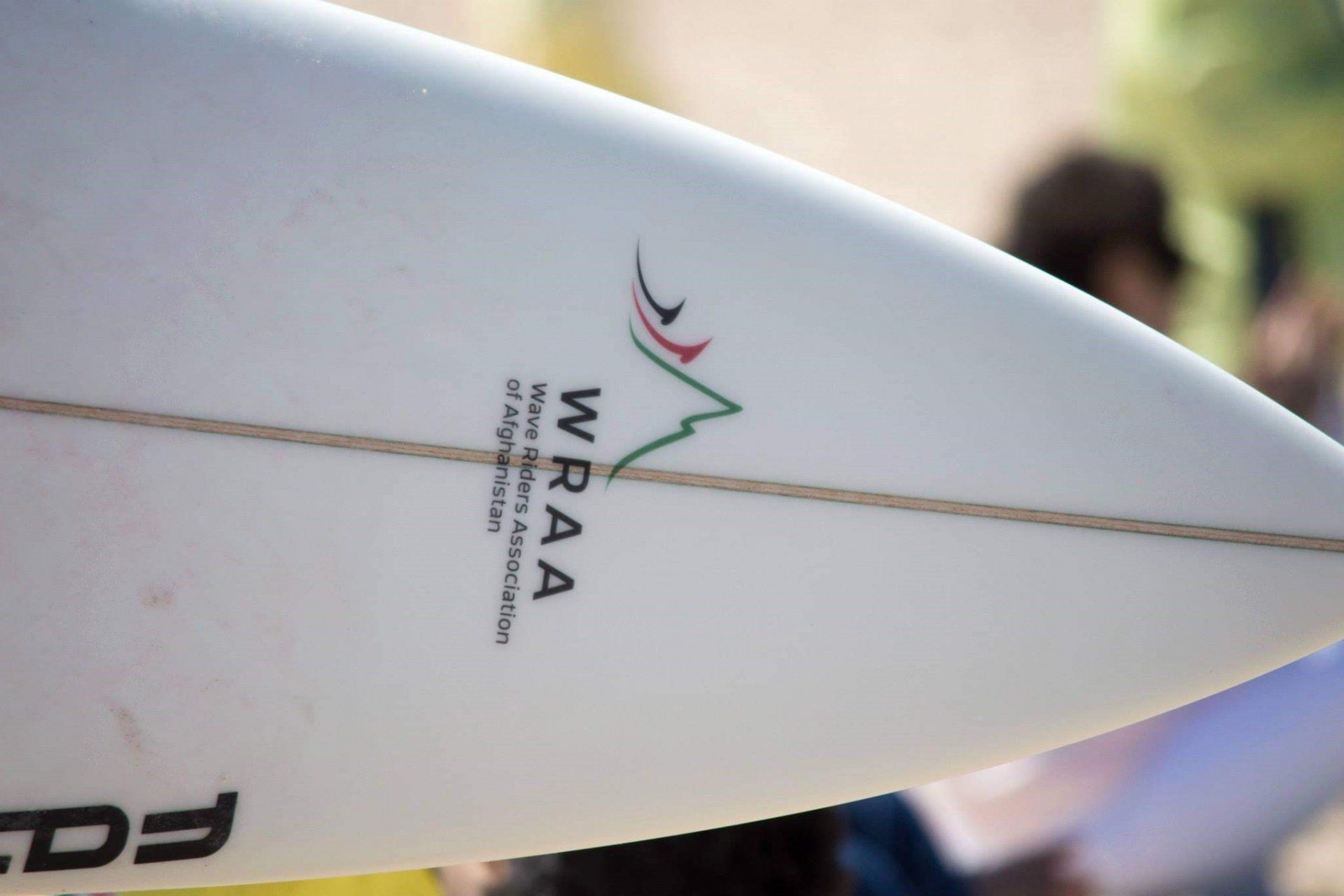 WRAA-Logo auf Surfbrett
